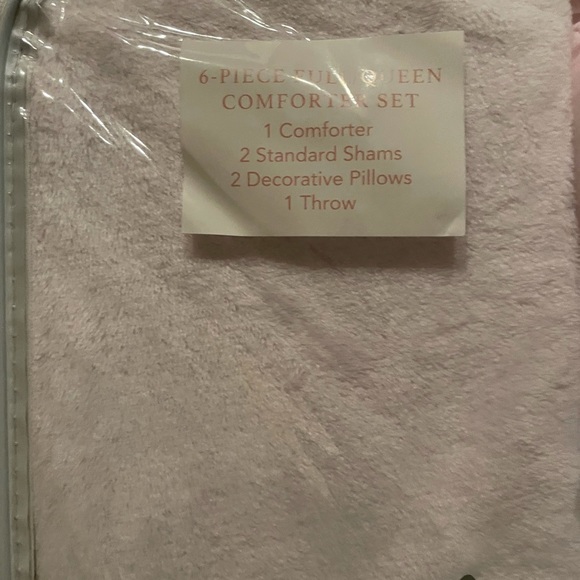 NICOLE MILLER
Printed Comforter Set
Queen size 6 piece - Picture 5 of 8